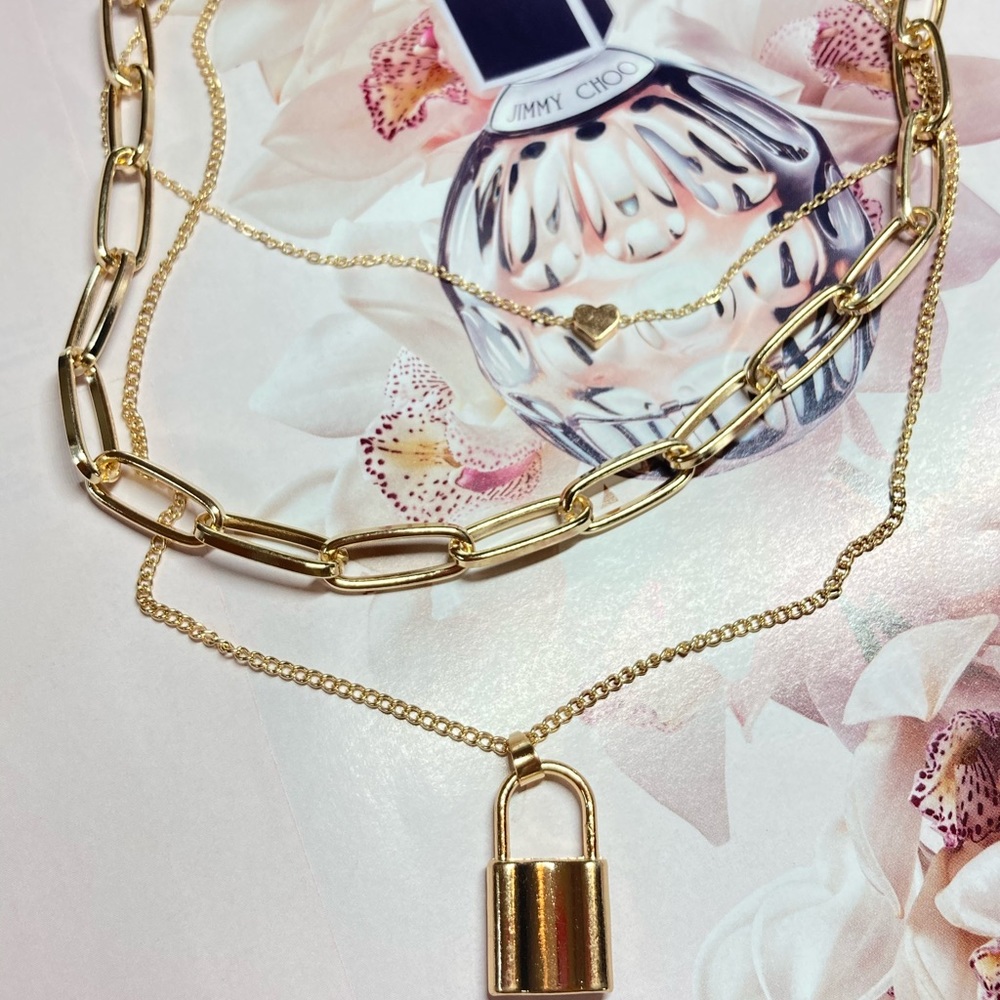 ⭐️ Fashion  Lock Necklace Statement - Picture 3 of 3